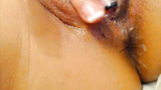 Creamy Pussy Squirts on Webcam -4
