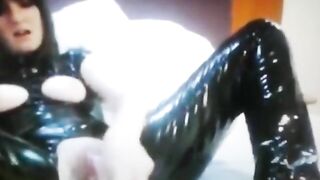 Dansk skønhed Mette i PVC og LaTex Suit