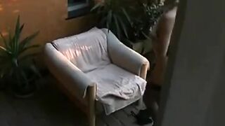 Svenska Angelica onanerar med analleksak