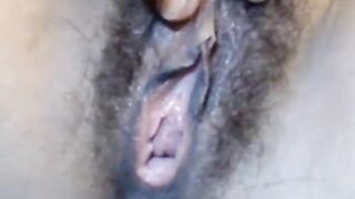 Poilue et mature à la webcam