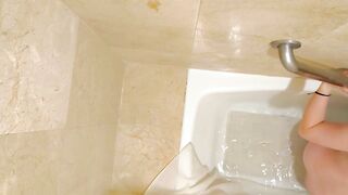 I recorded my stepsister masturbating while taking a bath