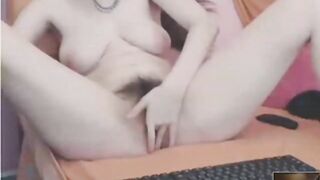 Hairy pussy girl makes me cum on webcam.