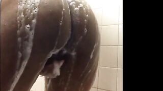 Ebony Amateur Masturbates in the Shower