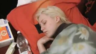 Deutsche Amateur-Babe bekommt trotz Grippe ein Facial