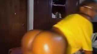 Ebony Beauty Shakes It For The Webcam